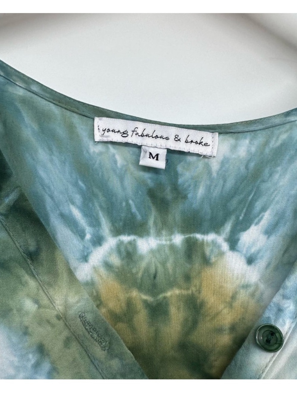 Young Fabulous & Broke Green and Cream Tie-Dye Flutter Sleeve Tunic - Picture 3 of 4